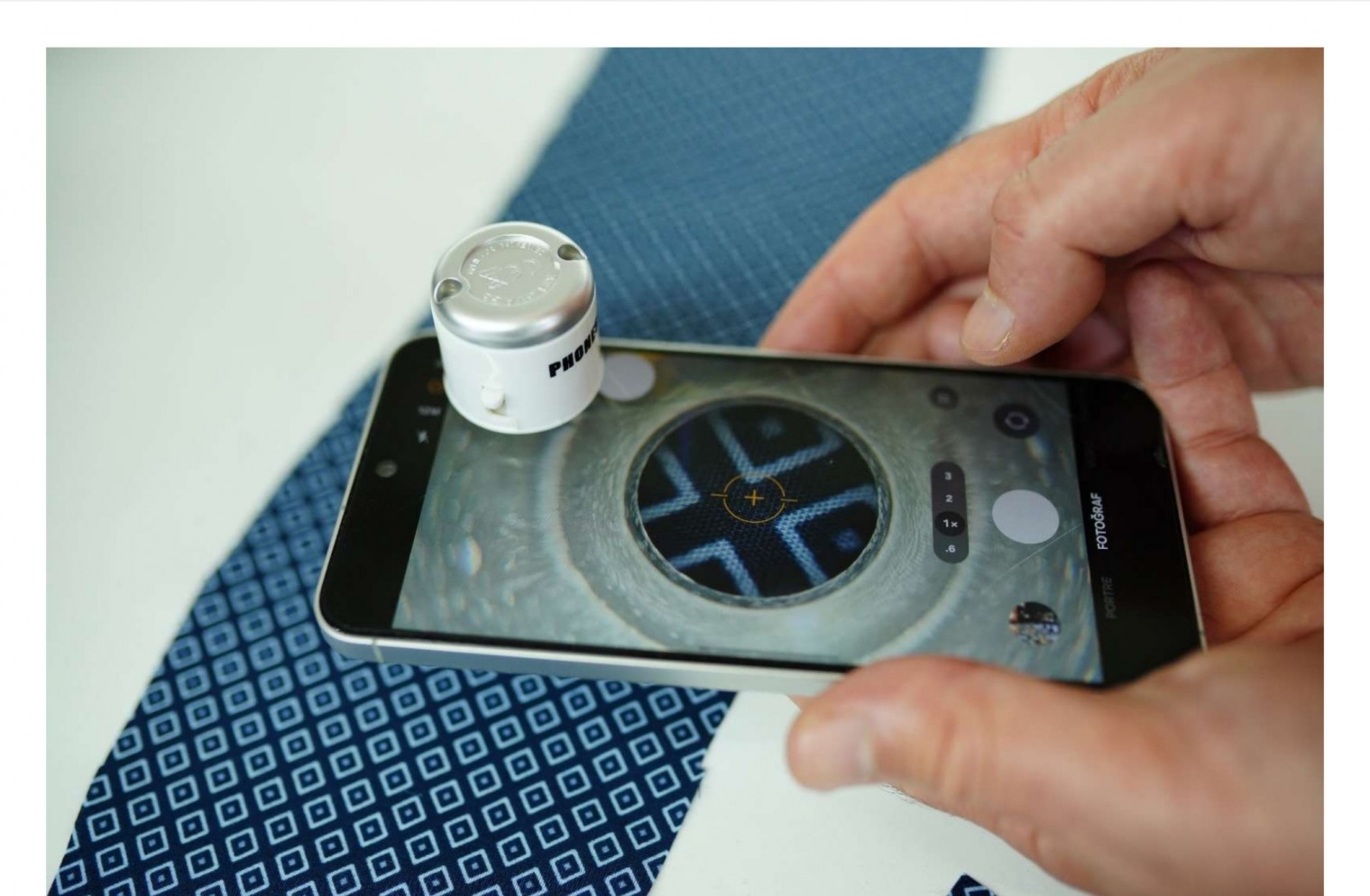 Telefon ve lens ile kumaş detay kontrolü